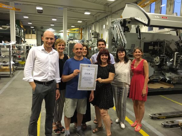La pergamena del Buon Anniversario all'azienda LVM SRL di Bazzano che ha festeggiato i 20 anni di attività.